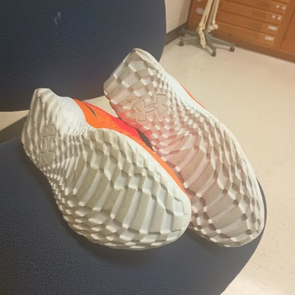 New running shoe Men’s Under Armour new orange and white size 15 cinch closure - Picture 7 of 9